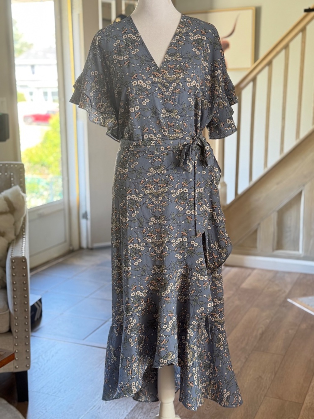 Max Studio Wrap Dress London Blue Floral Print Short Flutter Sleeves Plus Sz 1X - Picture 15 of 16